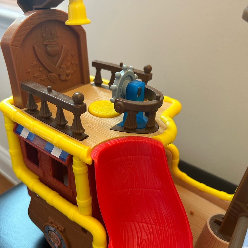 Collectable Fisher-Price Disney's Jake and The Never Land Pirates Jake's Musical - Picture 7 of 10